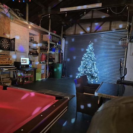 Big Fireplace Aga Hot Tub Wet Room Barn Garage Llanelli Ngoại thất bức ảnh