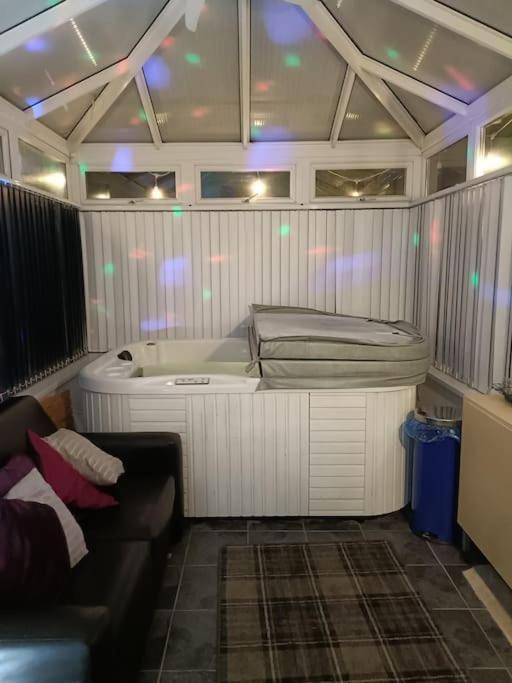 Big Fireplace Aga Hot Tub Wet Room Barn Garage Llanelli Ngoại thất bức ảnh
