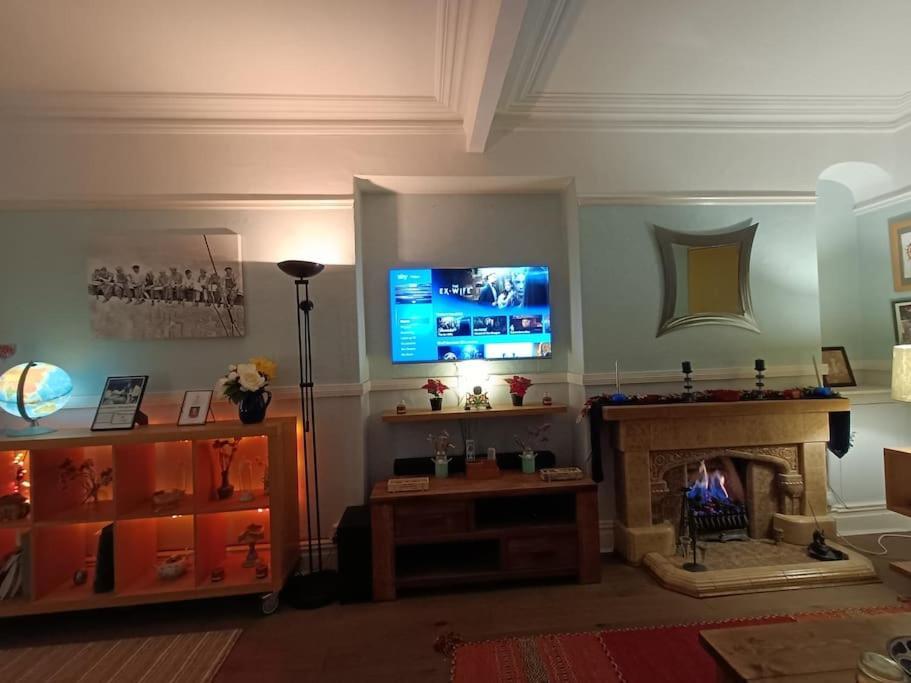 Big Fireplace Aga Hot Tub Wet Room Barn Garage Llanelli Ngoại thất bức ảnh
